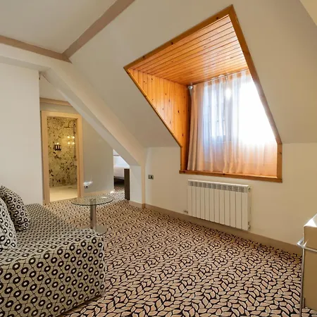 Eurostars Royal Tanau Отель